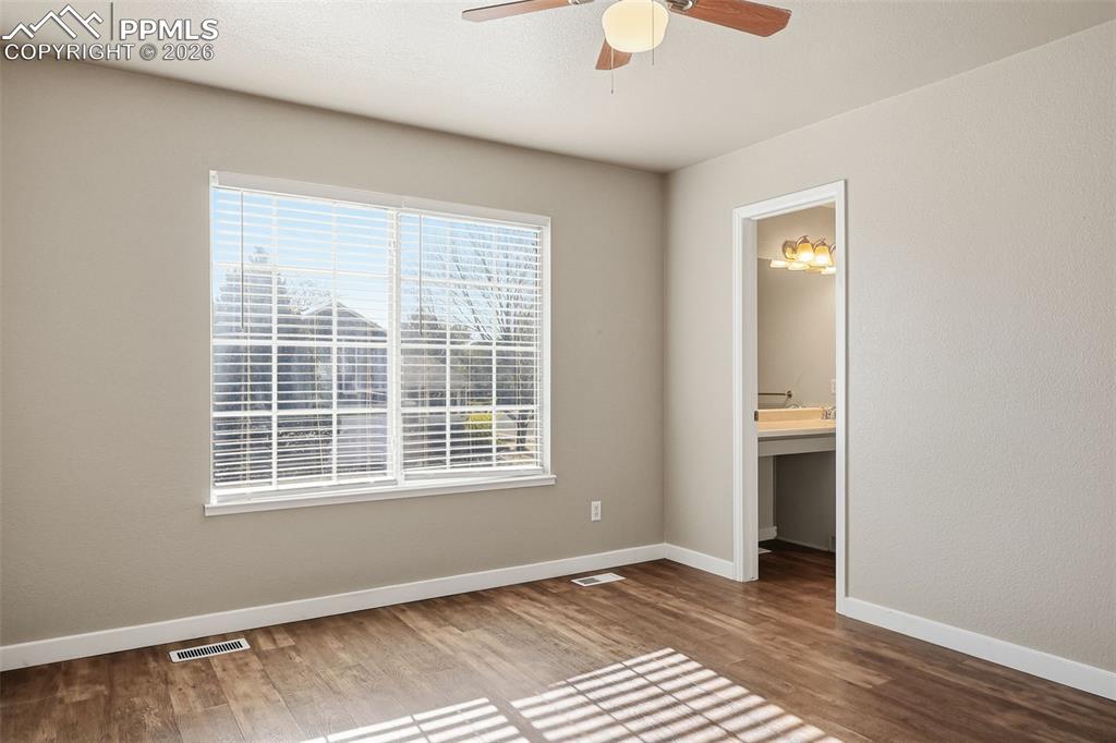 Image 13 of 36: Bedroom