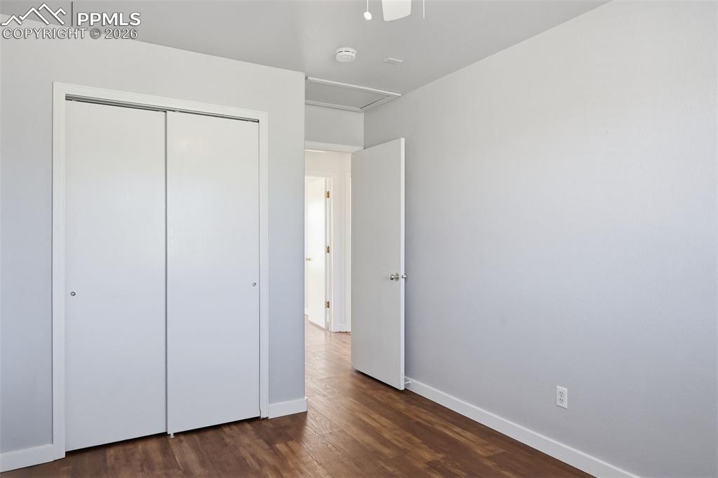 Image 17 of 36: Bedroom