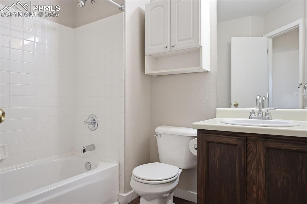 Image 18 of 36: Bathroom