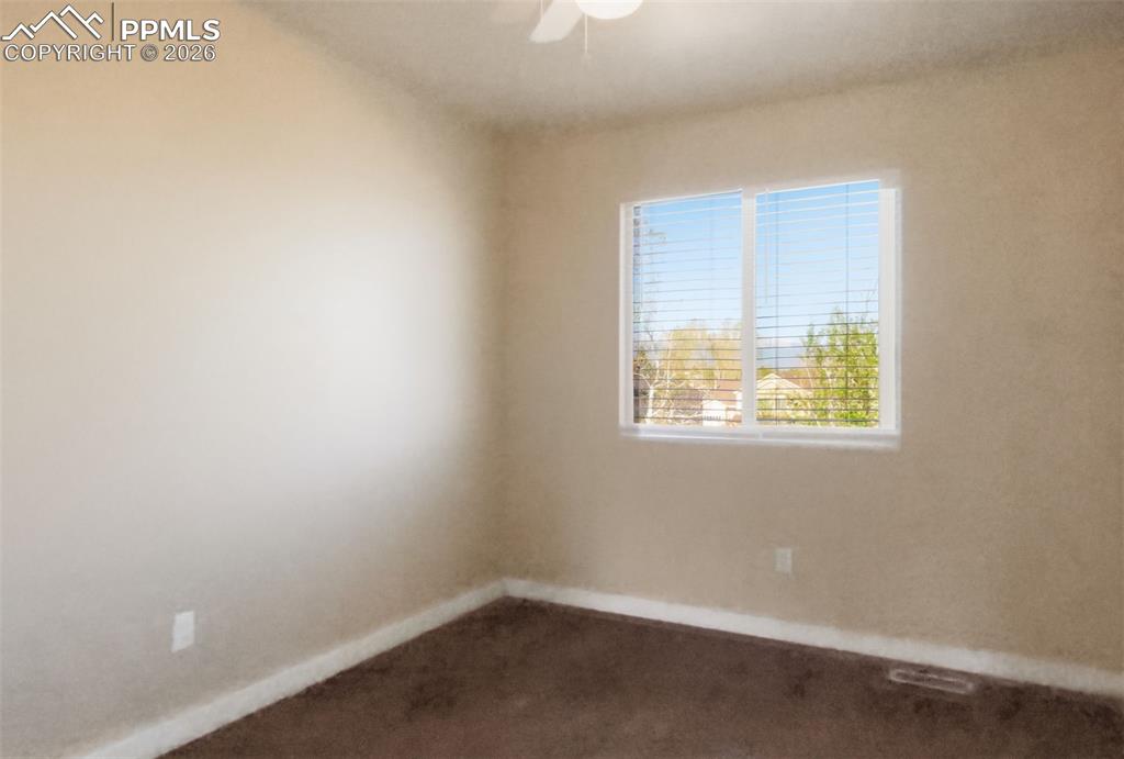 Image 19 of 36: Bedroom