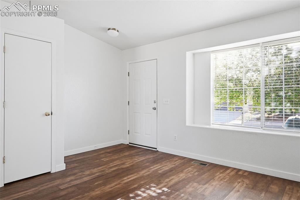 Image 4 of 36: Entry