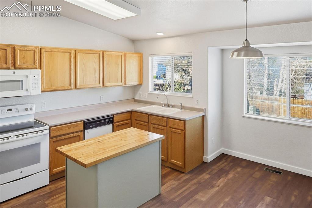 Image 8 of 36: Kitchen