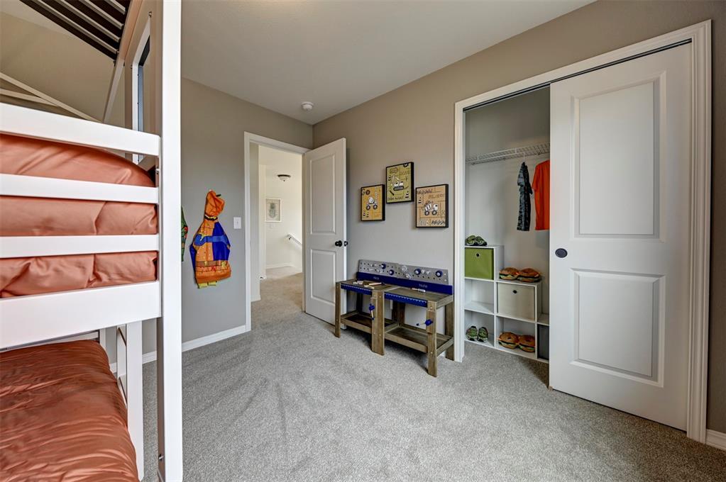 Image 12 of 32: Bedroom