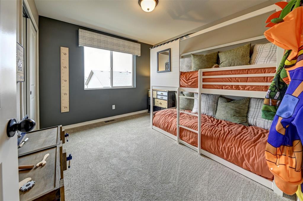 Image 14 of 32: Bedroom