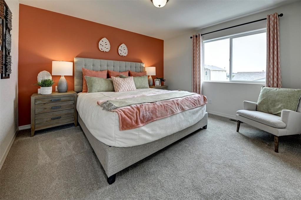 Image 29 of 32: Bedroom