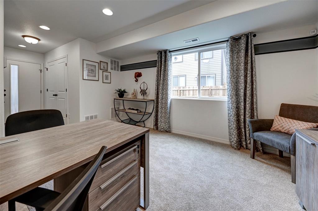 Image 6 of 32: Office