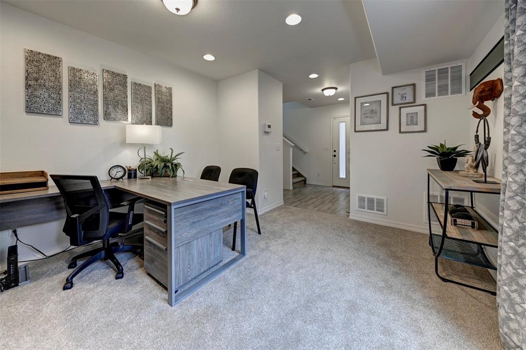 Image 7 of 32: Office