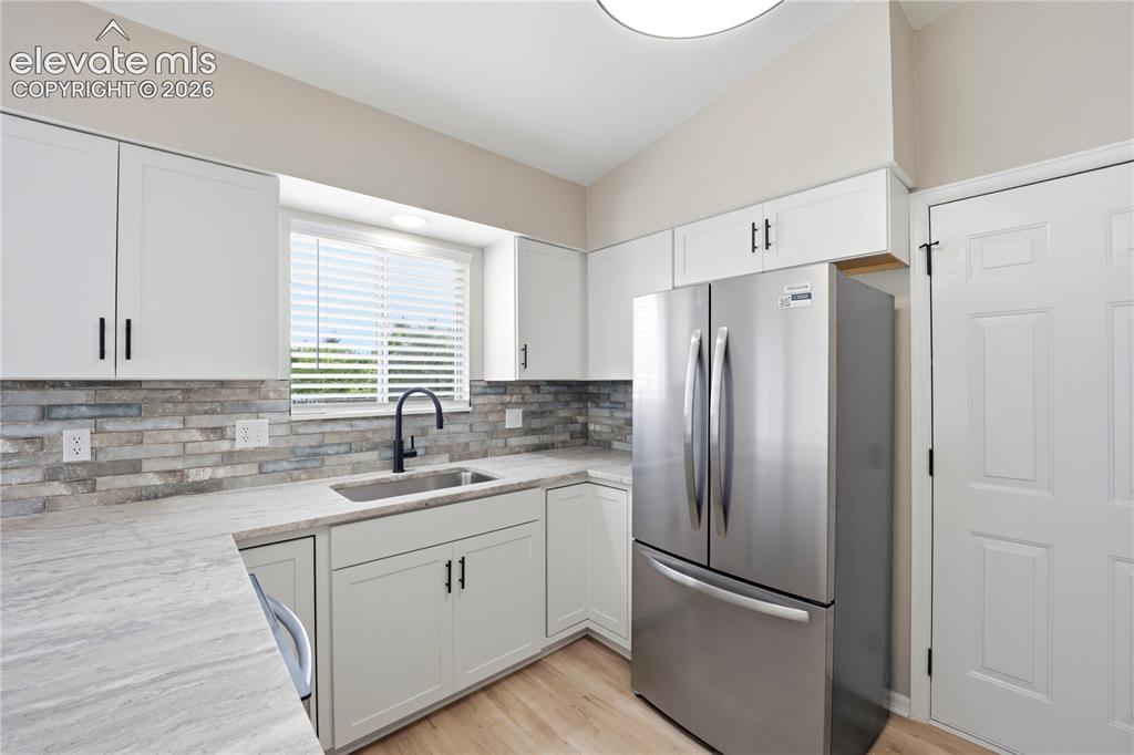 Image 13 of 42: Kitchen