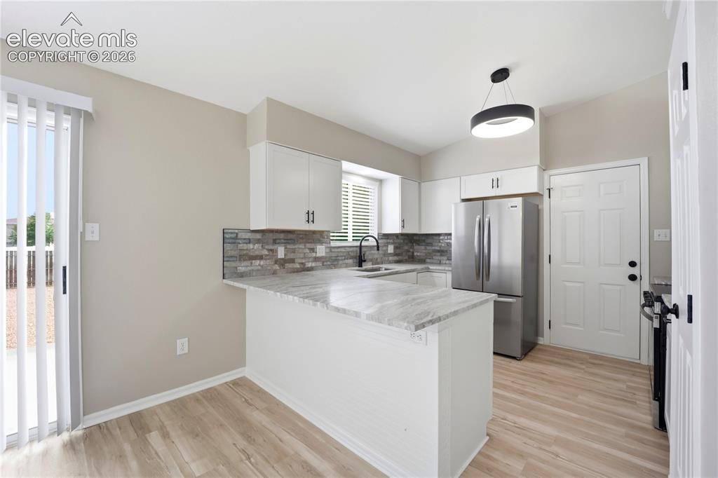 Image 15 of 42: Kitchen