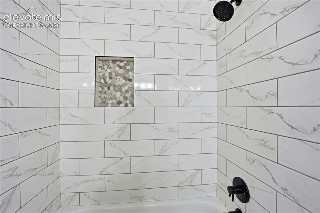 Image 26 of 42: Bathroom