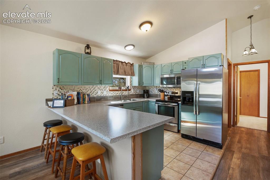 Image 22 of 45: Kitchen