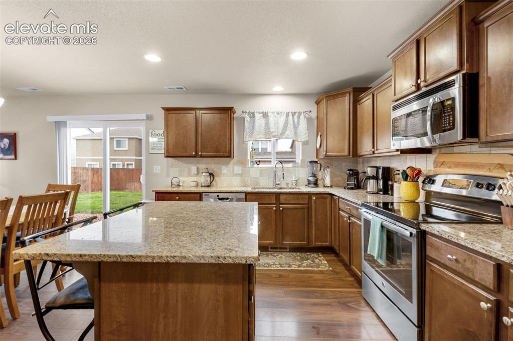 Image 12 of 33: Kitchen