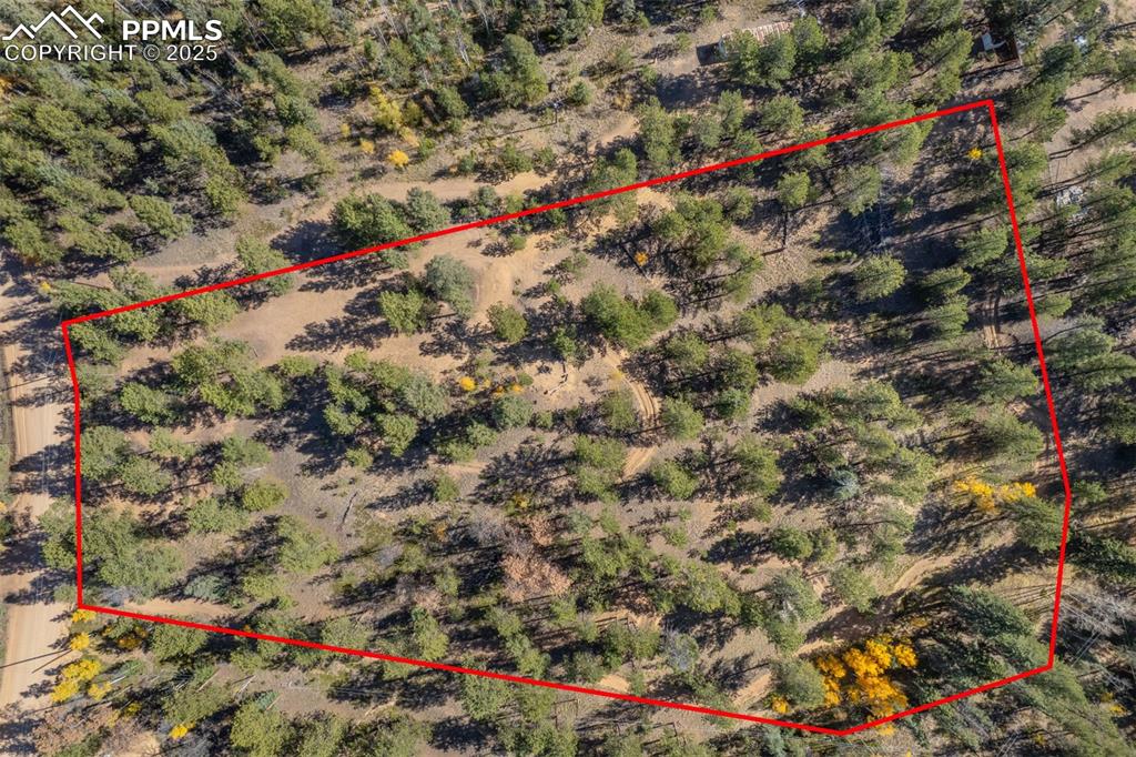 Image 3 of 12: Property Lines are approximate and not a survey