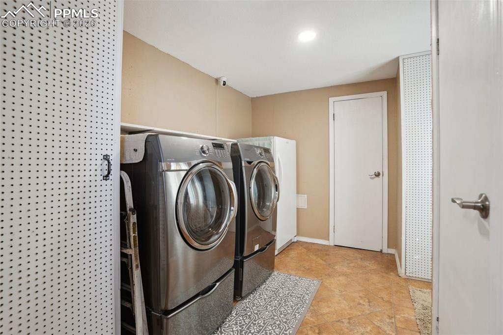 Image 27 of 34: Laundry