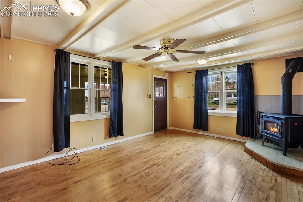 Image 5 of 26: Living Room
