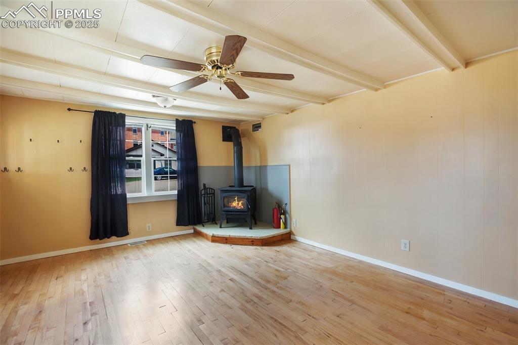 Image 6 of 26: Living Room