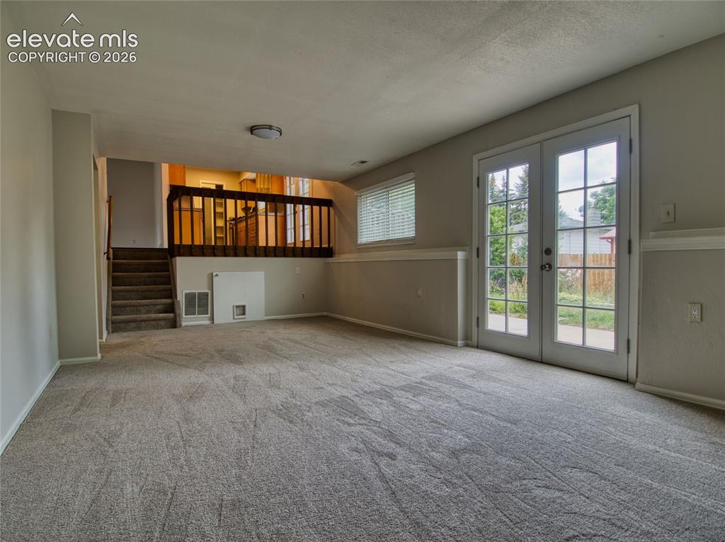 Image 20 of 28: Family Room