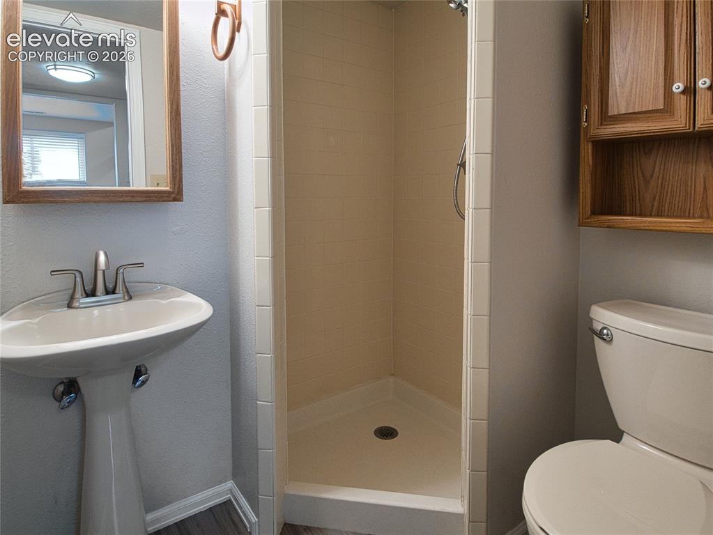 Image 22 of 28: Bathroom