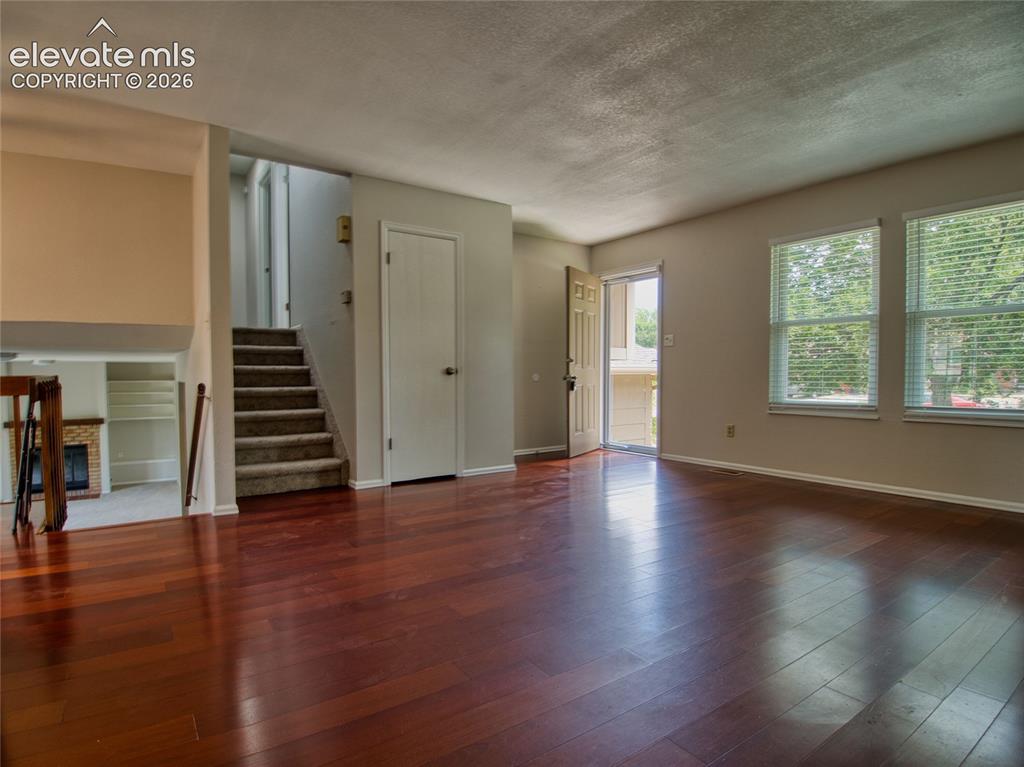 Image 7 of 28: Living Room
