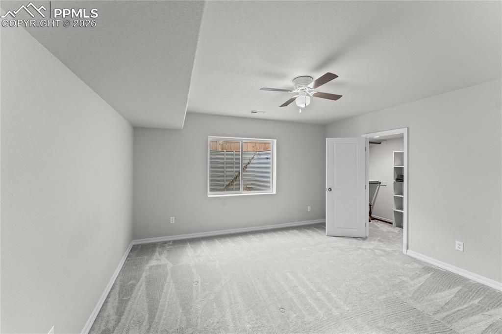 Image 34 of 48: Bedroom