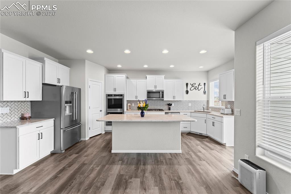 Image 7 of 48: Kitchen