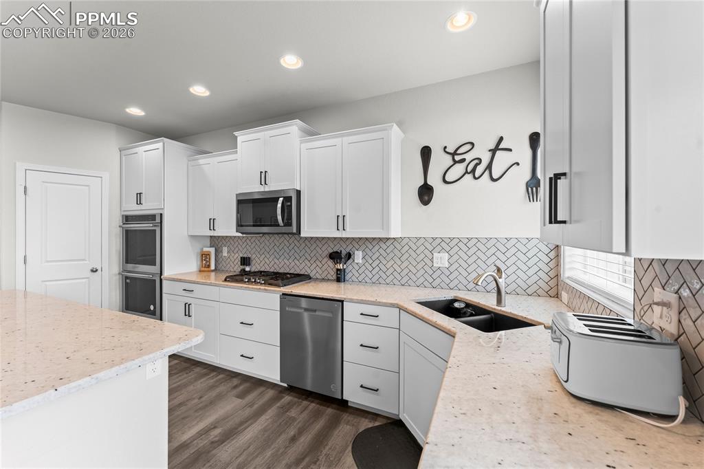 Image 9 of 48: Kitchen