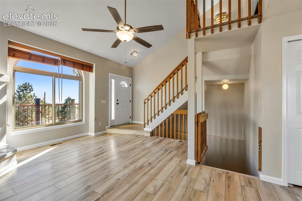 Image 20 of 47: Entry foyer