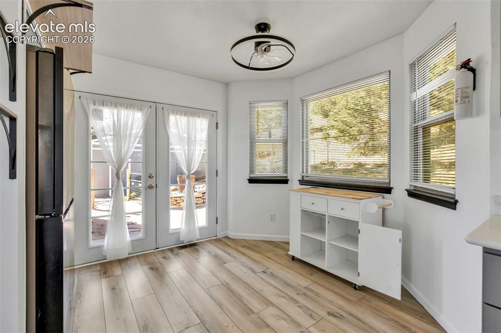 Image 25 of 47: Lots of natural light in this home, clean and cute.  Breakfast nook for you