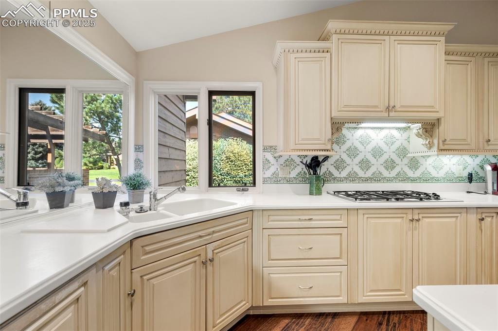 Image 11 of 50: Kitchen