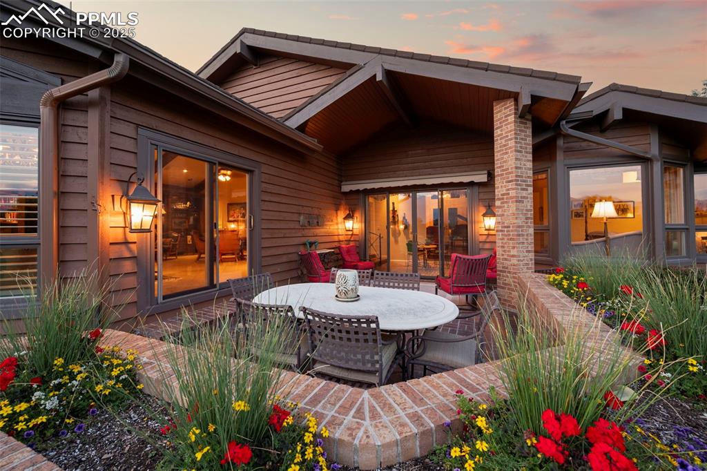Image 19 of 50: Patio
