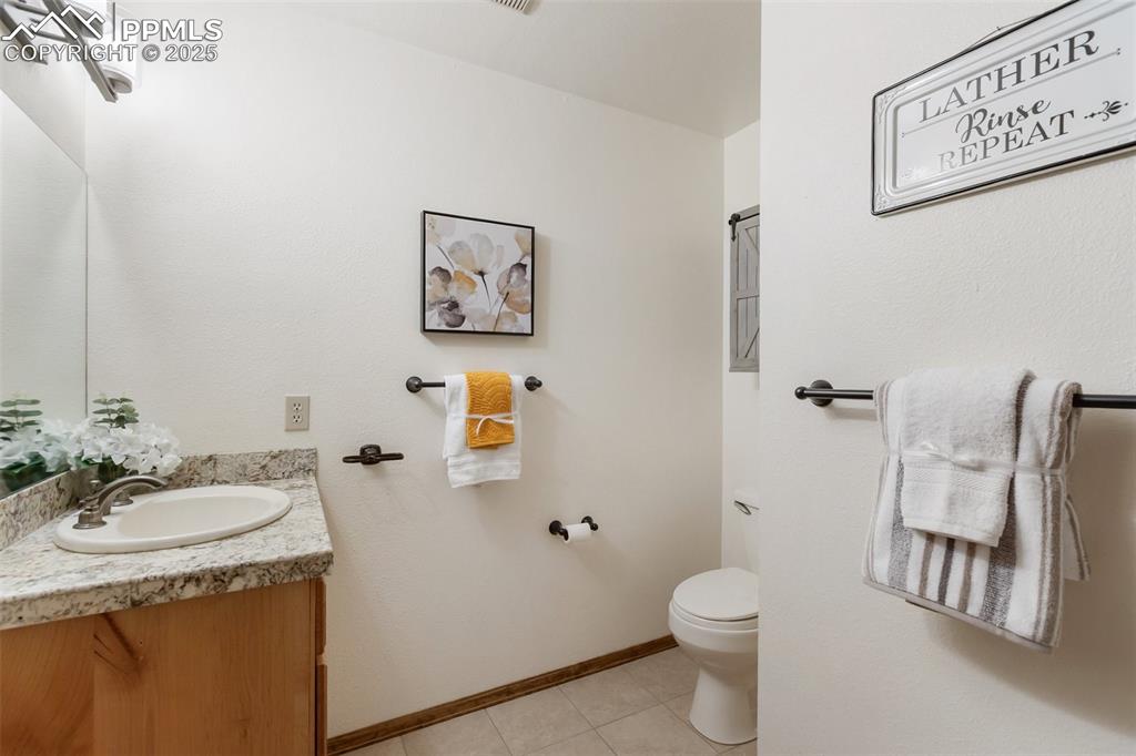 Image 21 of 48: Bathroom