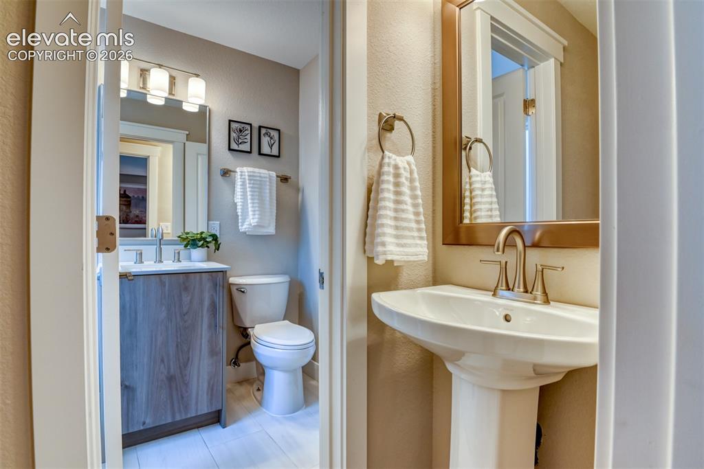 Image 23 of 43: Bathroom
