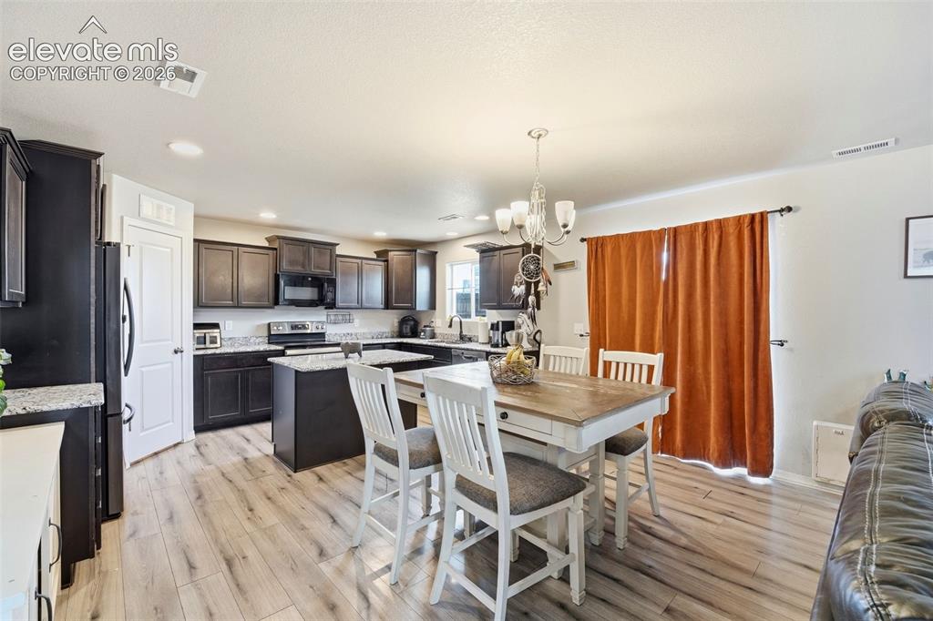 Image 13 of 48: Dining Area