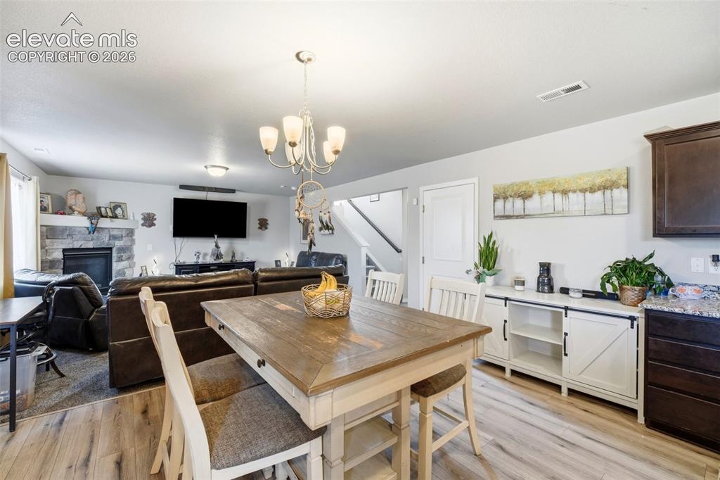Image 14 of 48: Dining Area