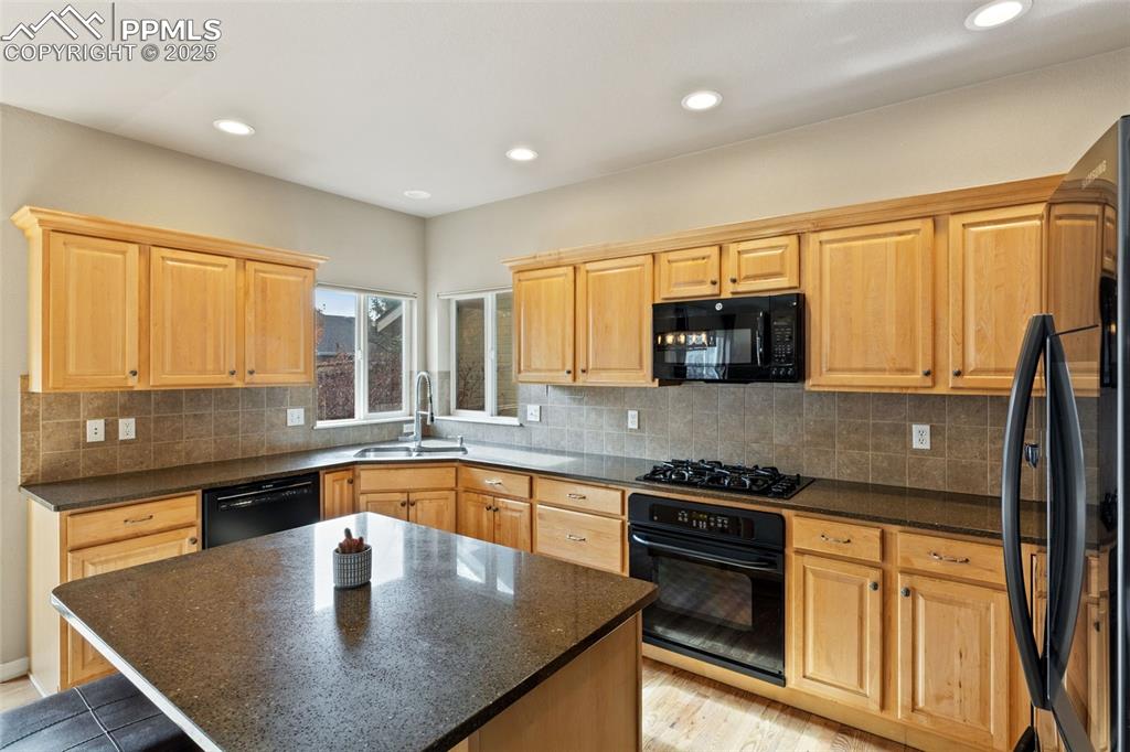 Image 8 of 34: This wonderful kitchen includes a tile backsplash and gas cooktop. All appl