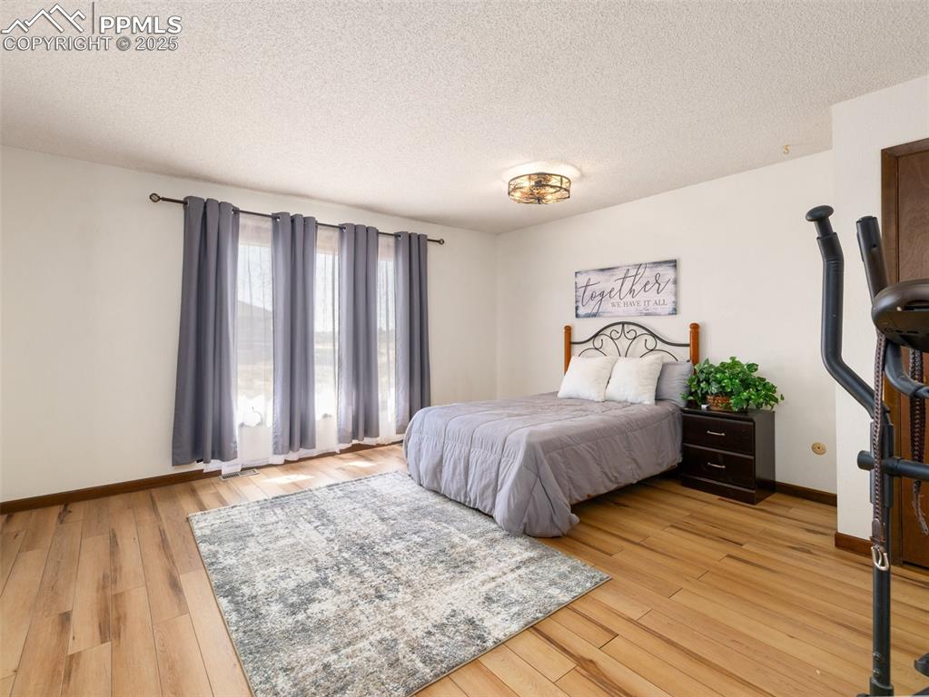 Image 10 of 35: Bedroom