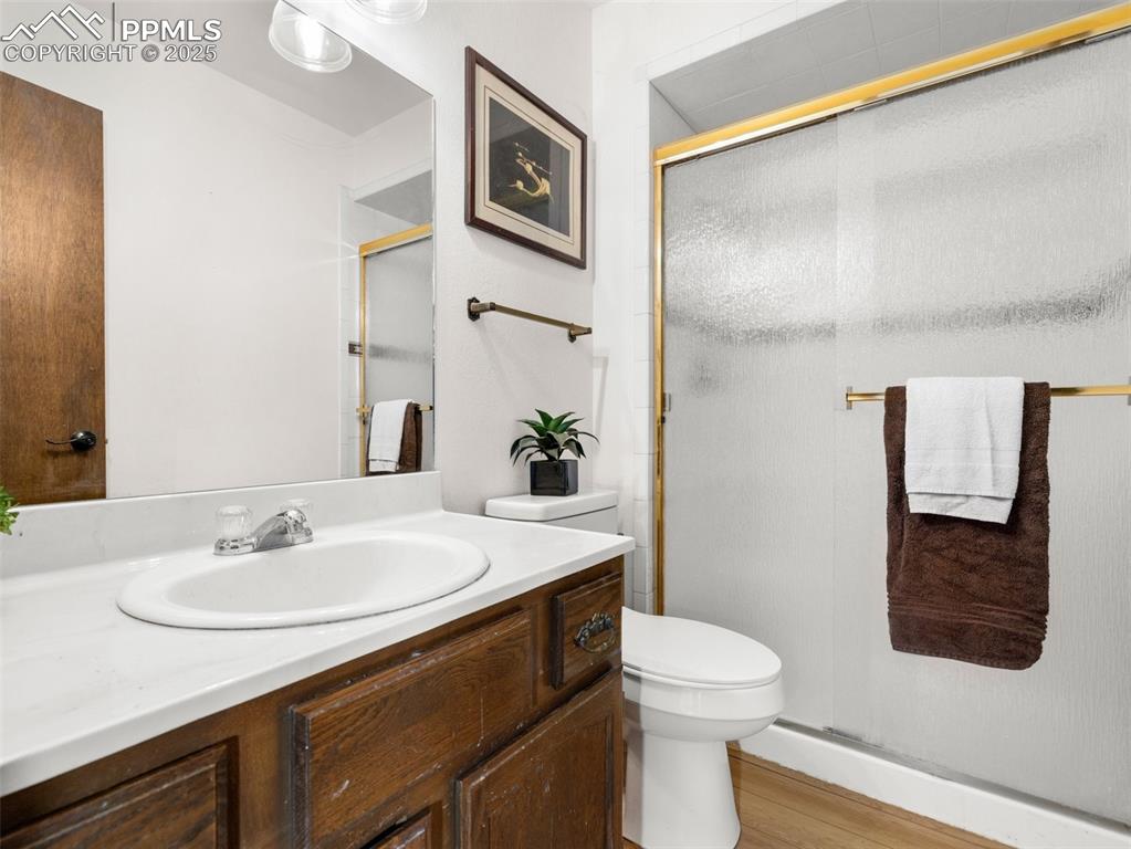 Image 11 of 35: Bathroom
