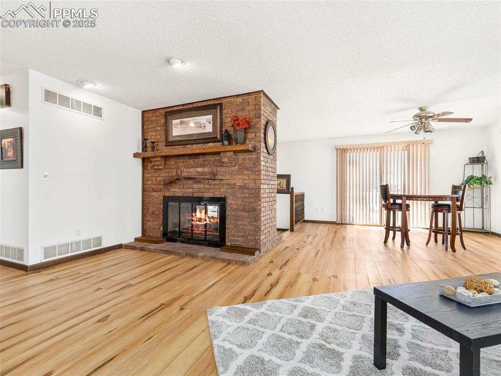 Image 3 of 35: Living Room