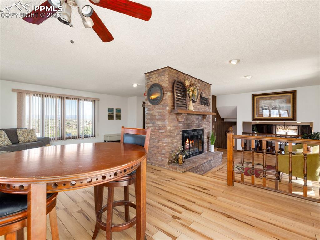 Image 4 of 35: Dining Area