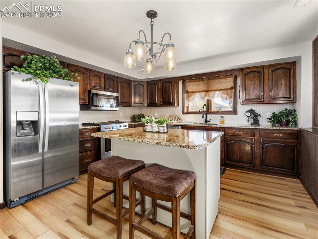 Image 7 of 35: Kitchen