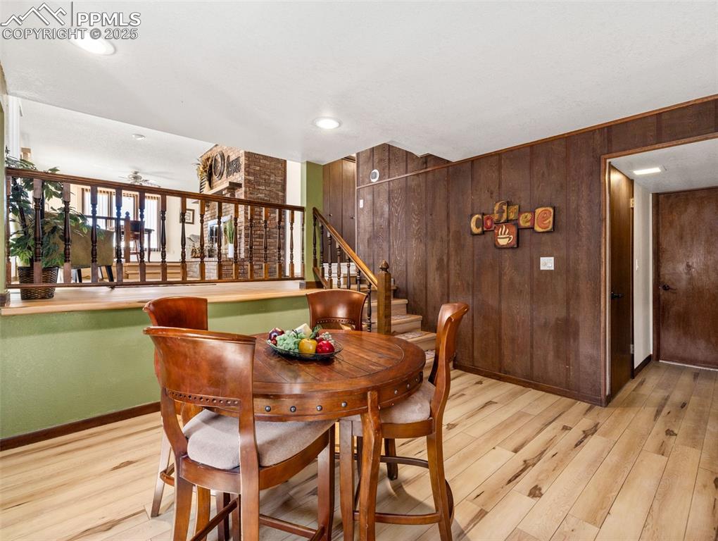 Image 8 of 35: Dining Area