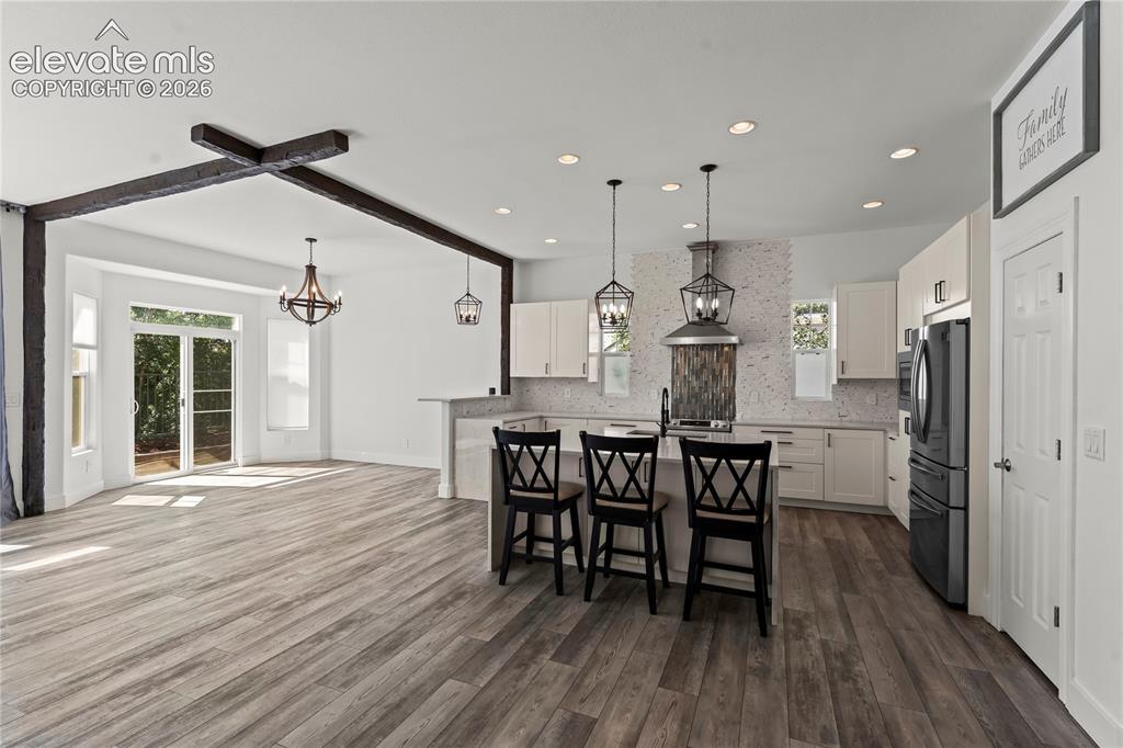 Image 11 of 46: Kitchen