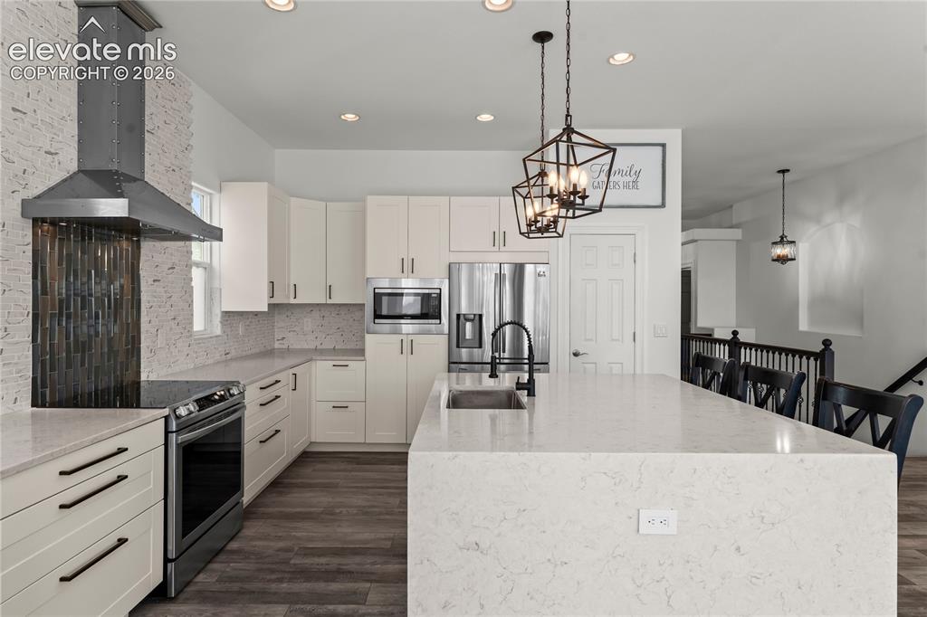 Image 16 of 46: Kitchen