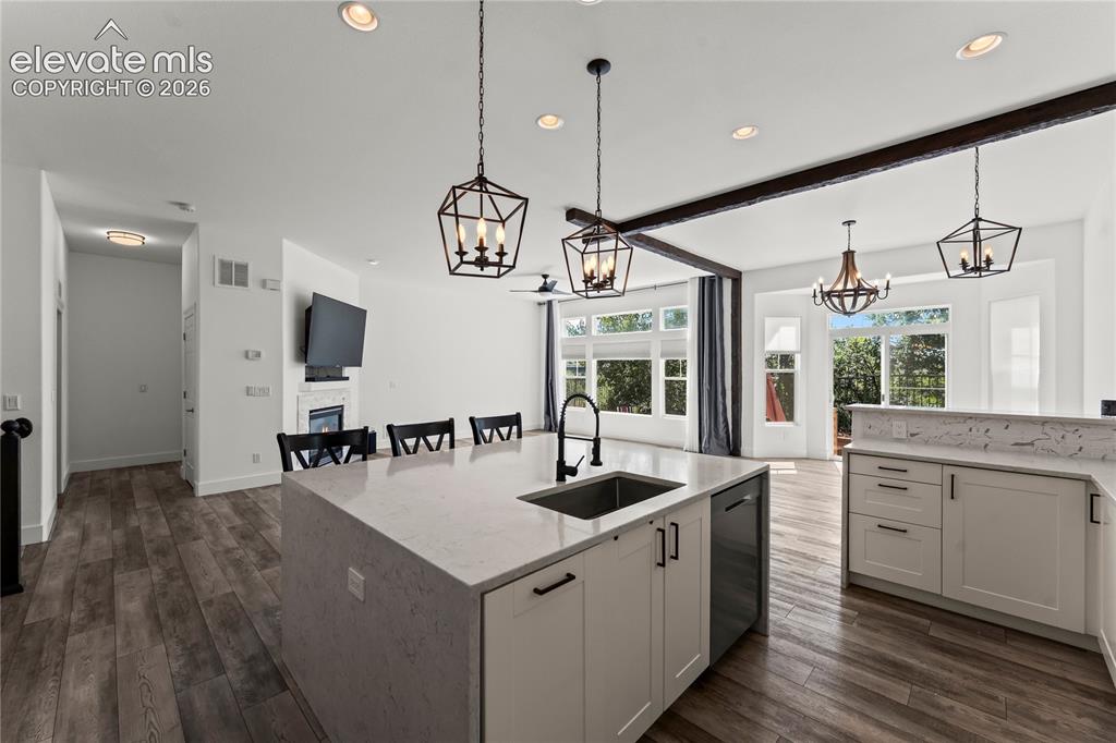Image 18 of 46: Kitchen