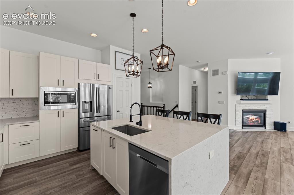 Image 19 of 46: Kitchen