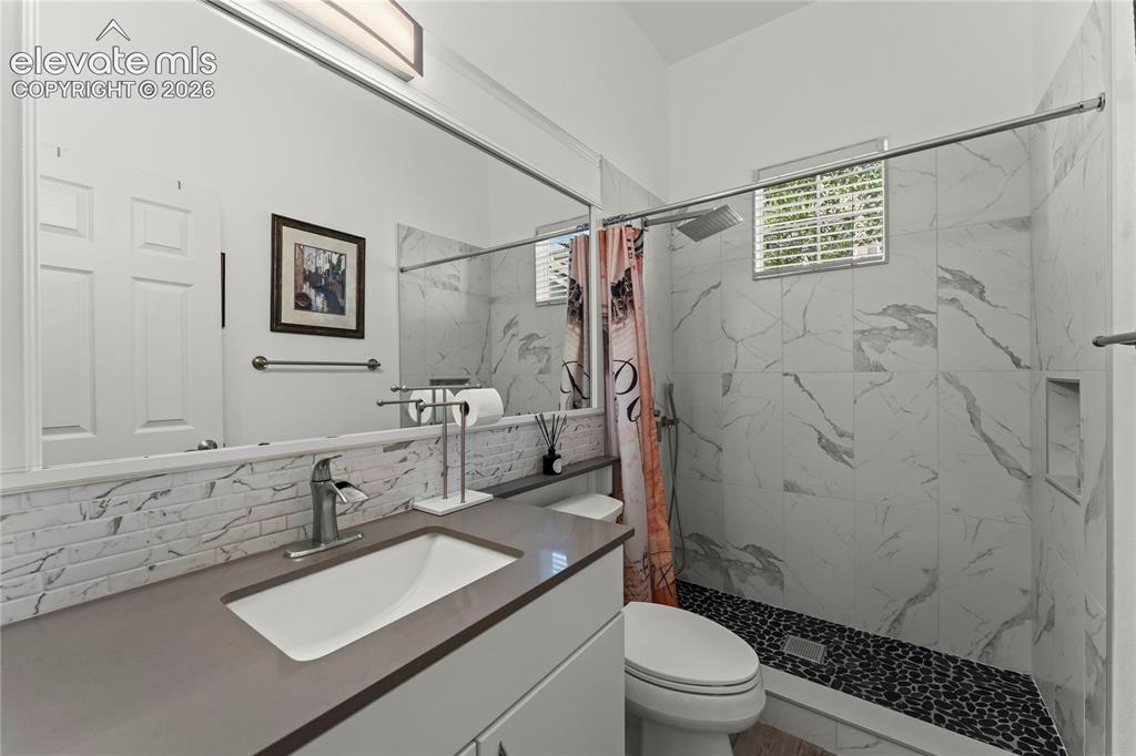 Image 9 of 46: Bathroom