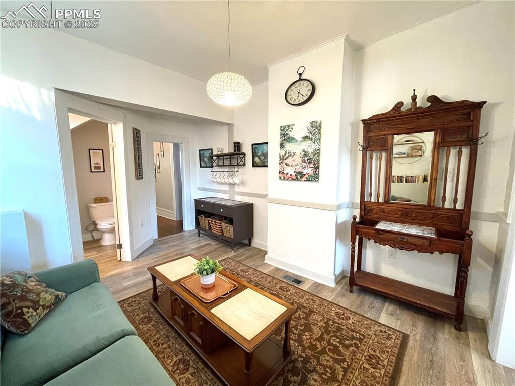 Image 11 of 25: Living Room