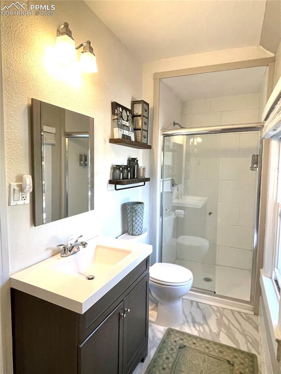 Image 21 of 25: Bathroom