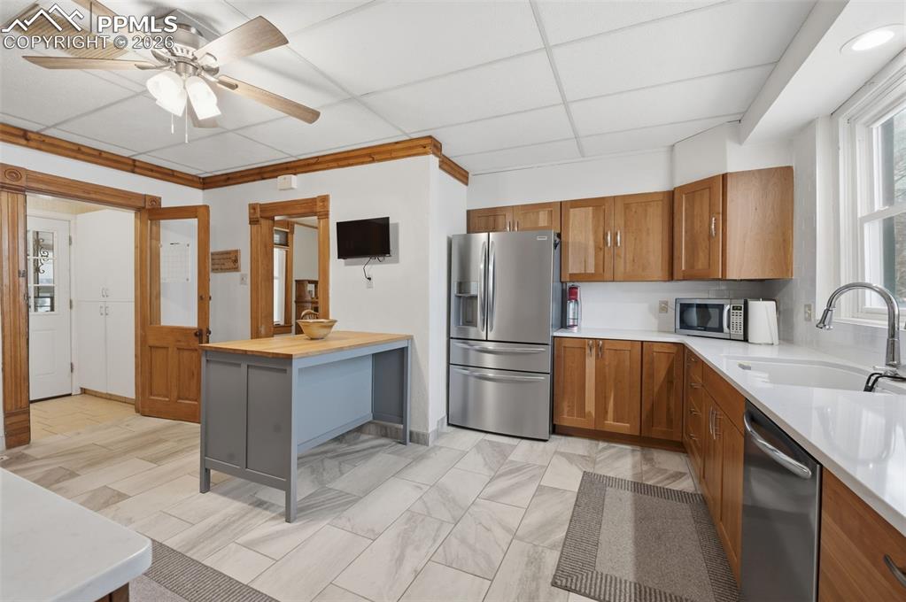 Image 12 of 31: Kitchen