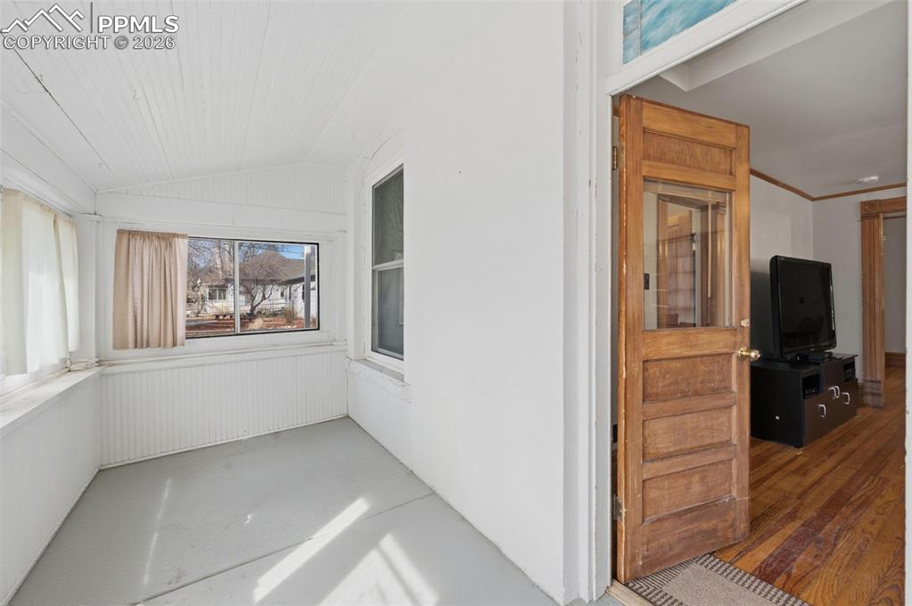 Image 3 of 31: Sun Room